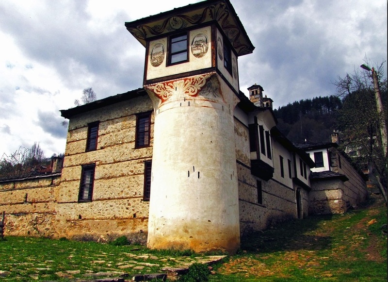 Architectural complex Agushevi konatsi 